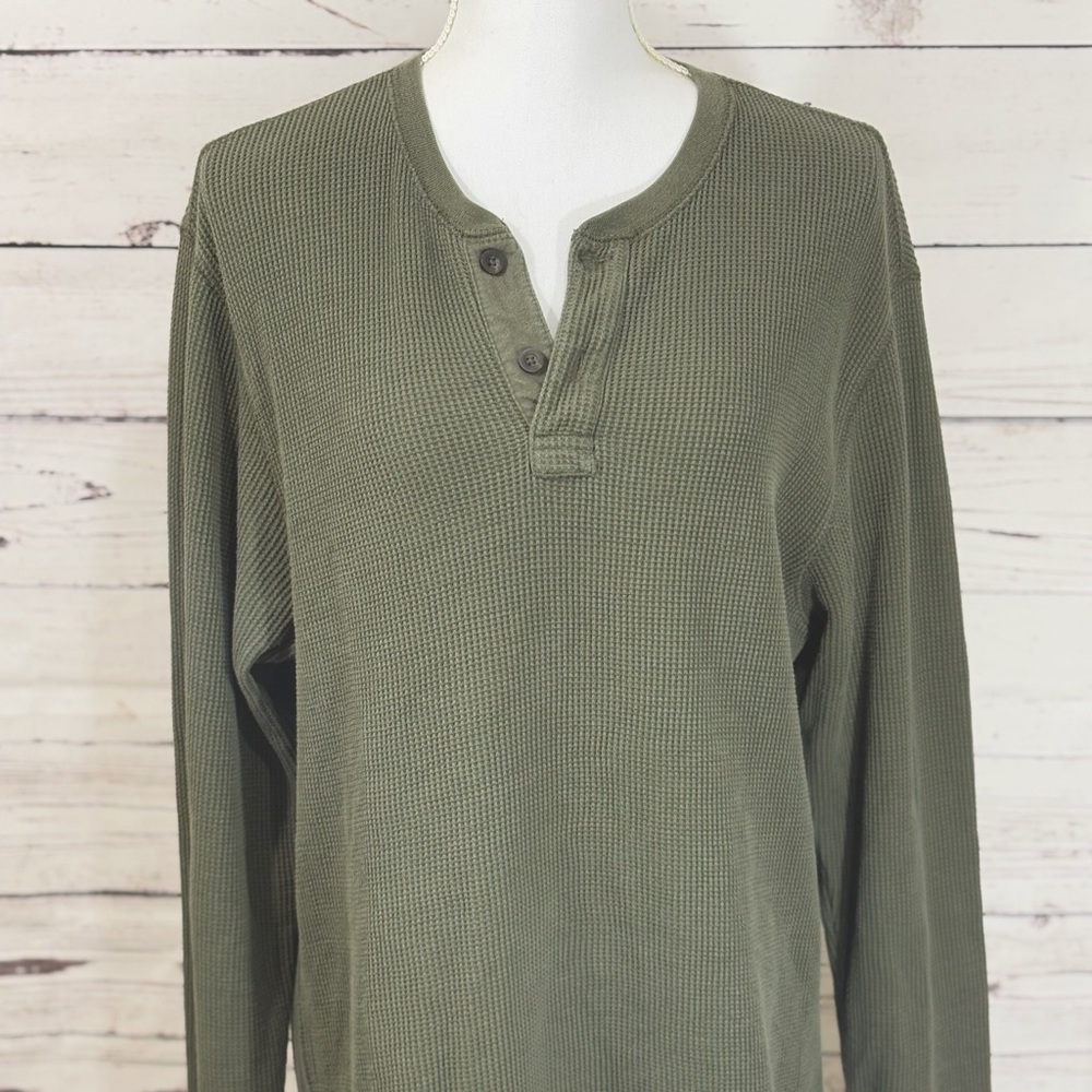Izod Vintage Waffle Henley Long Sleeve T-Shirt in Size Medium